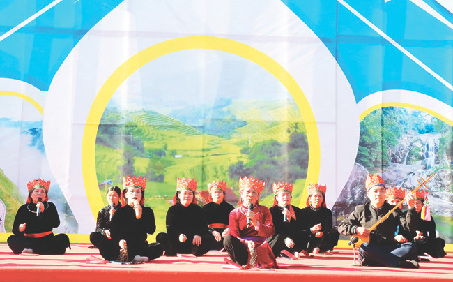 Năm nay, Hội hoa sở Bình Liêu thu hút khách với nhiều hoạt động nghệ thuật mang đậm bản sắc các dân tộc của đồng bào Tày, Nùng, Dao, Sán Chỉ…