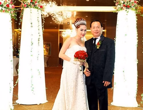 Đại gia và kiều nữ: Những cuộc ly hôn ồn ào, trăm tỷ - Ảnh 4