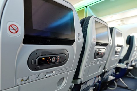 Tới đây, hãng Hàng không quốc gia Việt Nam cũng sẽ đưa vào thử nghiệm để phát triển dịch vụ wifi trên máy bay Boeing 787-9 với mong muốn mang lại nhiều tiện ích hơn cho khách hàng. Boeing 787 đầu tiên của Vietnam Airlines xuất xưởng tại Mỹ