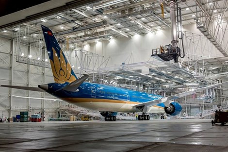 Hình ảnh chiếc máy bay Boeing 787-9 Dreamliner của Vietnam Airlines với màu mới tại xưởng sơn. Ảnh:Vietnam Airlines. Boeing 787 đầu tiên của Vietnam Airlines xuất xưởng tại Mỹ