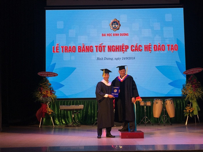 Tại buổi lễ, trường cũng đã tổ chức trao bằng tốt nghiệp cho 630 tân thạc sĩ, kỹ sư, cử nhân