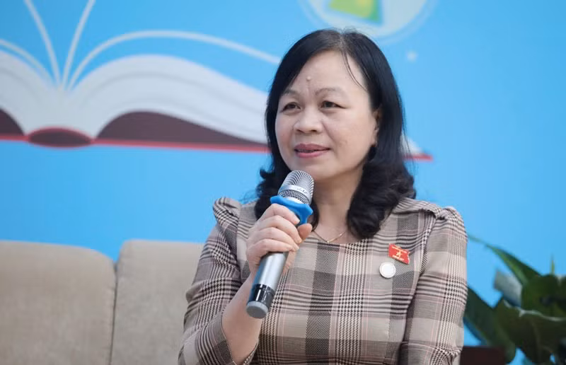 Bà Nguyễn Thị Mai Hoa - Ủy viên Thường trực Ủy ban Văn hóa, Giáo dục, Thanh niên, Thiếu niên và Nhi đồng của Quốc hội phát biểu tại tọa đàm.