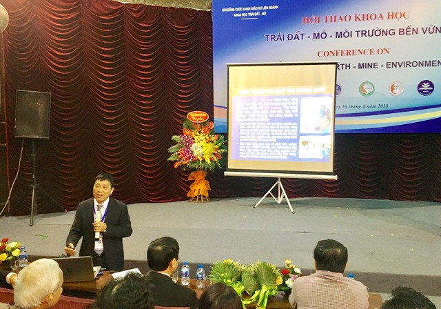 GS Mai Trọng Nhuận phát biểu tại hội thảo GS Mai Trọng Nhuận phát biểu tại hội thảo