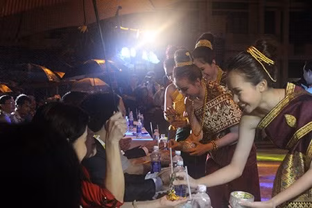 Sinh viên Lào rộn ràng đón tết Bunpimay trên đất Việt Nam ảnh 4