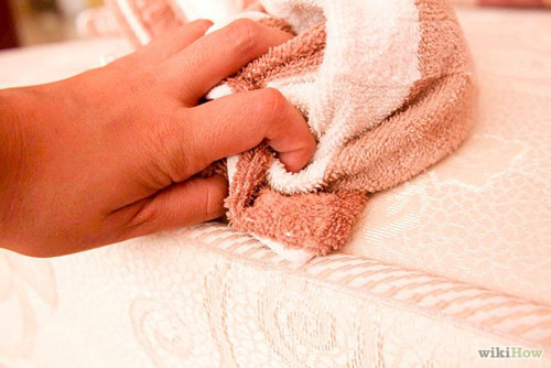 8 mẹo thông minh tẩy vết máu dính trên vải, ga giường