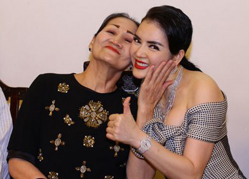 Lý Nhã Kỳ và mẹ
