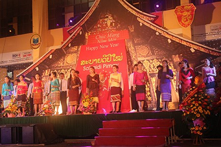 Sinh viên Lào rộn ràng đón tết Bunpimay trên đất Việt Nam ảnh 2 Sinh viên Lào rộn ràng đón tết Bunpimay trên đất Việt Nam ảnh 2