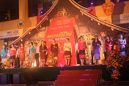 Sinh viên Lào rộn ràng đón tết Bunpimay trên đất Việt Nam ảnh 2