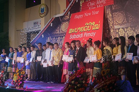 Sinh viên Lào rộn ràng đón tết Bunpimay trên đất Việt Nam ảnh 8 Sinh viên Lào rộn ràng đón tết Bunpimay trên đất Việt Nam ảnh 8