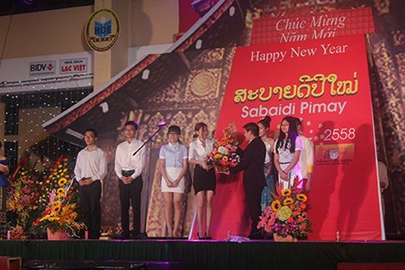 Sinh viên Lào rộn ràng đón tết Bunpimay trên đất Việt Nam ảnh 6 Sinh viên Lào rộn ràng đón tết Bunpimay trên đất Việt Nam ảnh 6