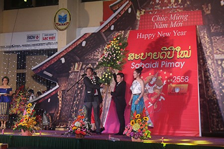 Sinh viên Lào rộn ràng đón tết Bunpimay trên đất Việt Nam ảnh 5 Sinh viên Lào rộn ràng đón tết Bunpimay trên đất Việt Nam ảnh 5