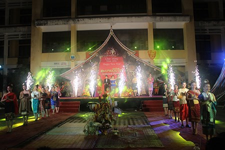 Sinh viên Lào rộn ràng đón tết Bunpimay trên đất Việt Nam ảnh 3 Sinh viên Lào rộn ràng đón tết Bunpimay trên đất Việt Nam ảnh 3