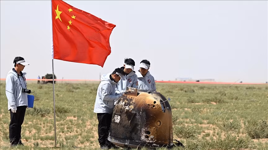 Tàu thăm dò Thường Nga -6 của Trung Quốc mang mẫu từ phía xa của Mặt Trăng đã quay trở lại Trái Đất.