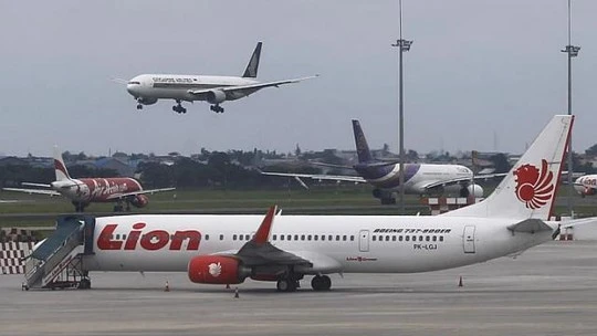 Máy bay của hãng hàng không Lion Air đậu tại sân bay Soekarno-Hatta (Jakarta, Indonesia). Ảnh: Reuters