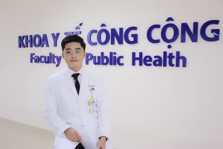 BS Đoàn Duy Tân - Giảng viên Bộ môn Sức khỏe Cộng đồng - ĐH Y Dược TPHCM. Ảnh: NVCC
