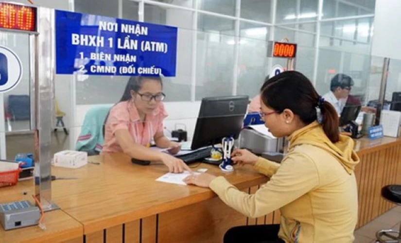 Nhiều doanh nghiệp gặp khó khăn dẫn đến lao động phải nghỉ việc và nhận BHXH một lần để giải quyết nhu cầu trước mắt. Ảnh minh họa