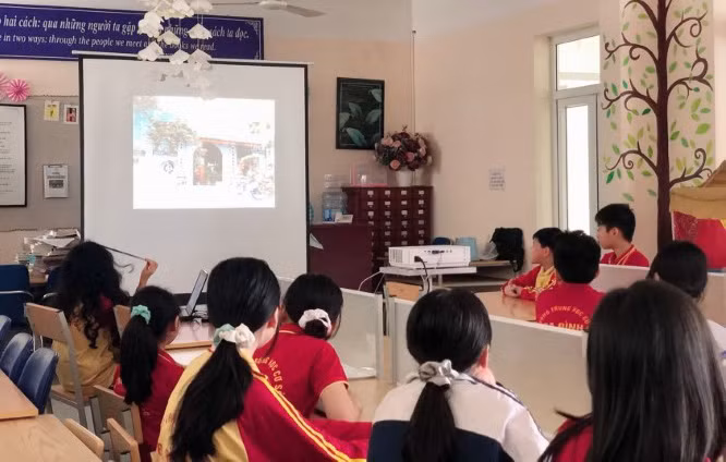 Giờ học giáo dục địa phương của học sinh Trường Trung hoc cơ sở Ba Đình (Hà Nội). Ảnh: Lan Anh