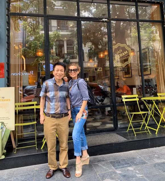 Nữ ca sĩ Ngọc Anh bất ngờ tiết lộ nhạc sĩ Phú Quang đang nguy kịch.