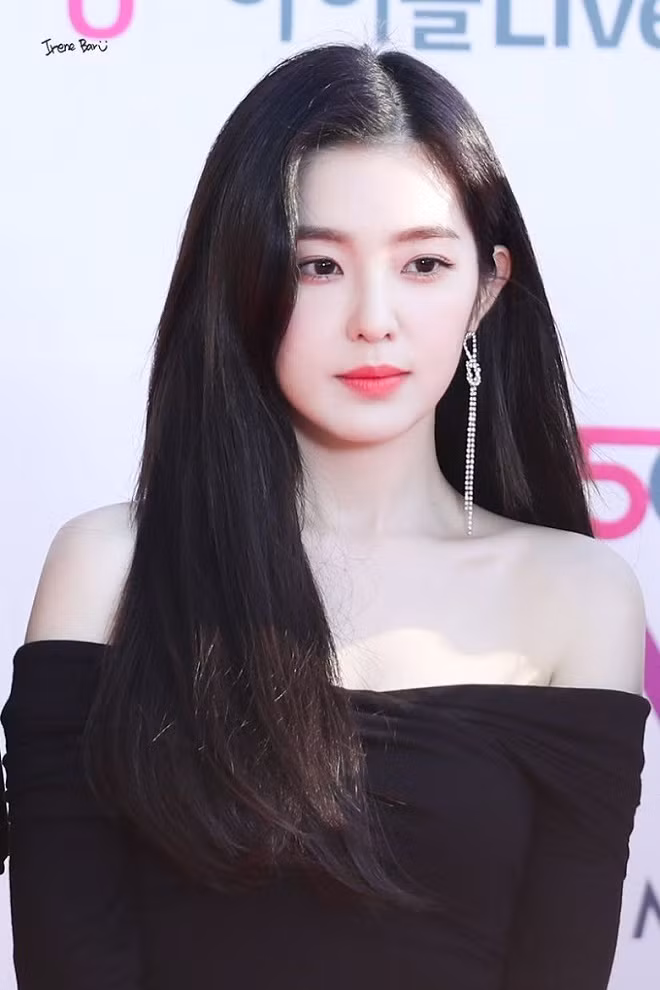 5. Irene (Red Velvet): Irene, sinh ngày 29 tháng 3 năm 1991, là trưởng nhóm, rapper chính, vũ công chính, hát phụ, visual và center của Red Velvet, đã nhận được 7.174 phiếu bầu trong cuộc bình chọn!