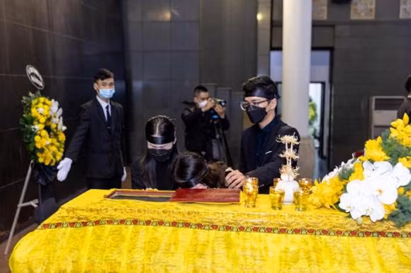 Nỗi niềm đau buồn bao trùm lễ viếng cố nhạc sĩ Phú Quang.