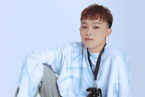 Nam ca sĩ trẻ Hồ Văn Cường. Nam ca sĩ trẻ Hồ Văn Cường.