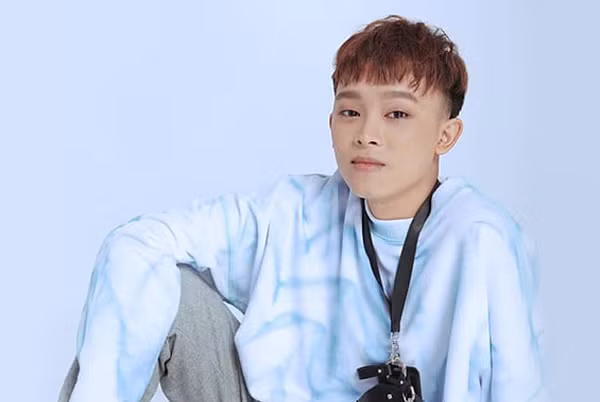 Nam ca sĩ trẻ Hồ Văn Cường.