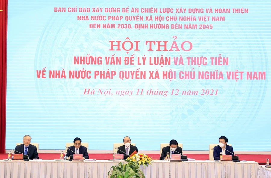 Các đồng chí lãnh đạo Đảng, Nhà nước chủ trì Hội thảo - Ảnh: VGP/Nhật Bắc.