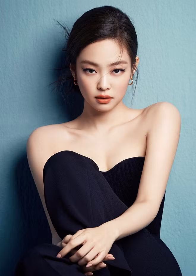 6. Jennie (BLACKPINK): Jennie, sinh ngày 16 tháng 1 năm 1996, là rapper chính kiêm giọng ca chính của BLACKPINK, đã nhận được 4.117 phiếu bầu trong cuộc bình chọn!