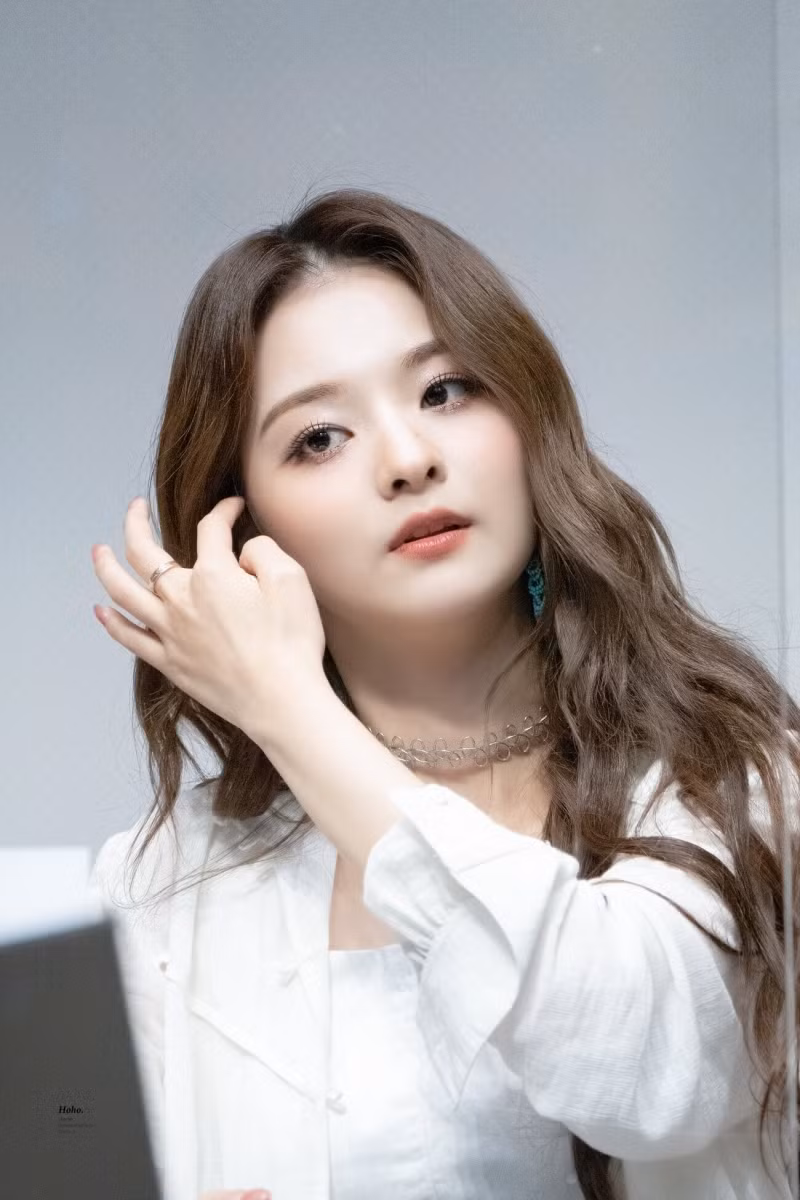 7. Nagyung (fromis_9): Nagyung, sinh ngày 1 tháng 6 năm 2000, là vũ công chính, giọng ca chính, rapper và visual của fromis_9, đã nhận được 2.662 phiếu bầu trong cuộc bình chọn!