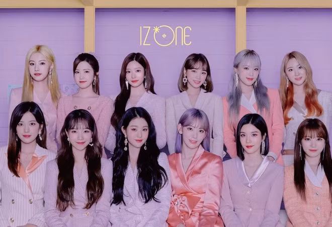 13. IZ * ONE: Mặc dù IZ * ONE đã tan rã vào đầu năm nay theo kế hoạch, nhưng họ không thể bị lãng quên với hàng tấn người hâm mộ vẫn chơi nhạc liên tục! Mặc dù họ không phát hành bất kỳ album nào vào năm 2021 - chỉ một vài đĩa đơn quảng cáo trong năm nay, nhưng đã tích lũy được 137 triệu lượt xem trên YouTube!