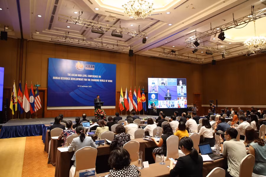Hội nghị cấp Bộ trưởng lao động và giáo dục ASEAN lần này do Việt Nam chủ trì tổ chức với chủ đề “Phát triển nguồn nhân lực trong thế giới công việc đang thay đổi” diễn ra theo hình thức trực tuyến.