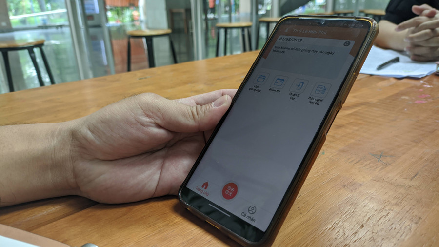 Ứng dụng của Trường CĐ Viễn Đông trên điện thoại, có thể giúp số hóa điểm danh. Ứng dụng của Trường CĐ Viễn Đông trên điện thoại, có thể giúp số hóa điểm danh.