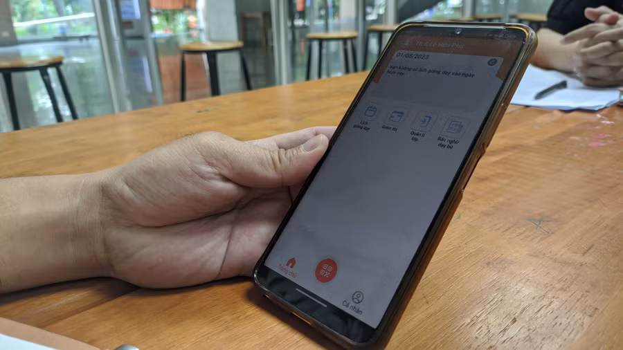 Ứng dụng của Trường CĐ Viễn Đông trên điện thoại, có thể giúp số hóa điểm danh.