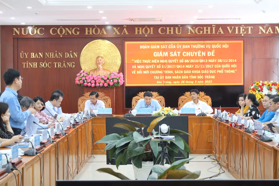 Quang cảnh buổi làm việc.