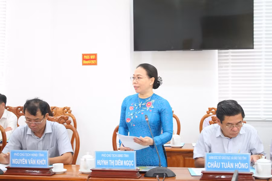 Bà Huỳnh Thị Diễm Ngọc, Phó Chủ tịch UBND tỉnh Sóc Trăng phát biểu tại buổi làm việc.