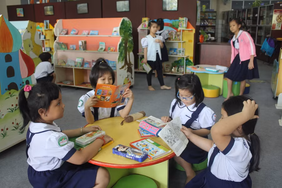 Học sinh Trường Tiểu học Nguyễn Văn Trỗi, Quận 4 đọc sách trong thư viện nhà trường. Ảnh minh họa.