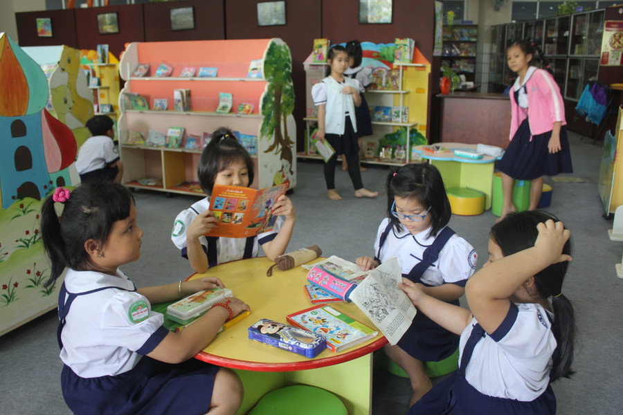 Học sinh Trường Tiểu học Nguyễn Văn Trỗi, Quận 4 đọc sách trong thư viện nhà trường. Ảnh minh họa.