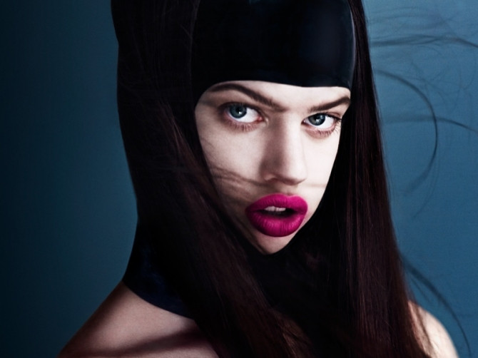 Người mẫu bạch tạng, răng hô nổi tiếng, kiếm bộn tiền - Ảnh 3