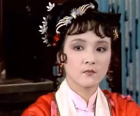 Ngo ngang nhan sac my nhan Hong Lau Mong U70