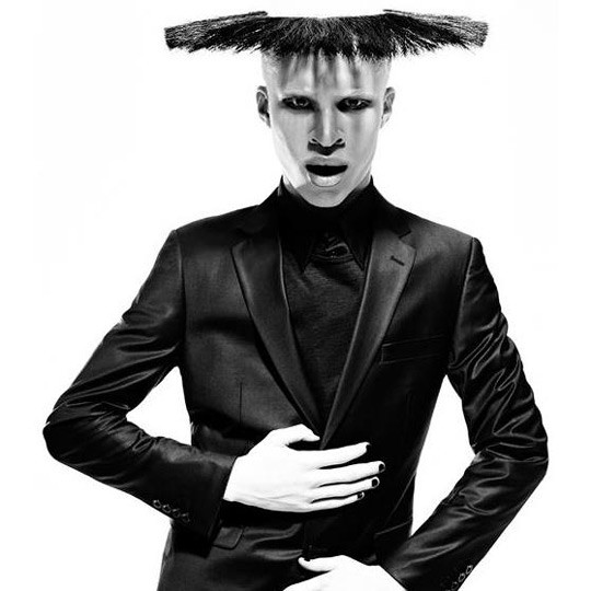 Người mẫu bạch tạng, răng hô nổi tiếng, kiếm bộn tiền - Ảnh 6