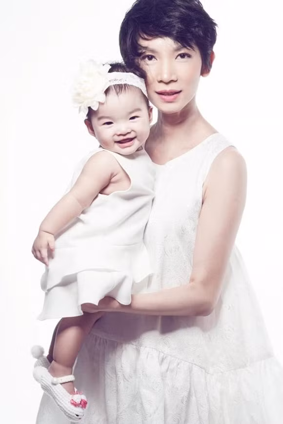 Những bà mẹ đơn thân kiếm tiền giỏi nhất showbiz Việt