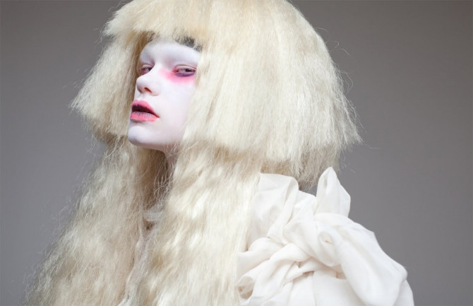 Người mẫu bạch tạng, răng hô nổi tiếng, kiếm bộn tiền - Ảnh 2