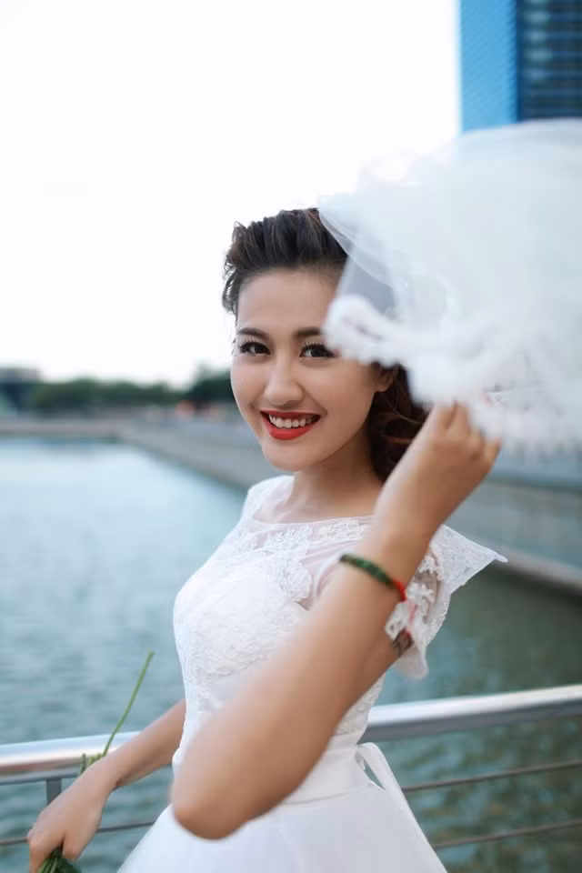 Hà Lade, tên thật Bùi Thanh Hà. Hot girl sinh năm 1994 này hiện đang là sinh viên Đại học Văn hóa Hà Nội.