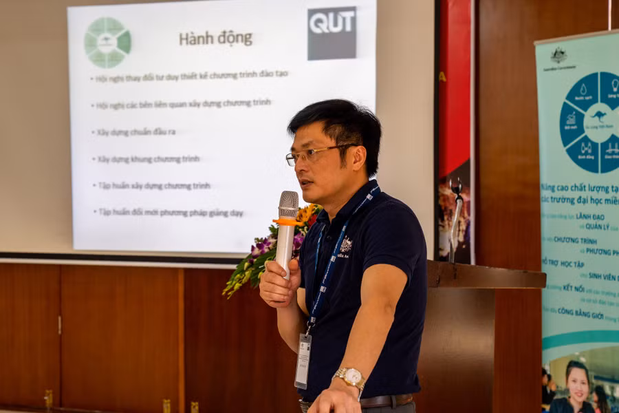 Thầy Đỗ Anh Tài báo cáo thuyết trình cuối khóa học