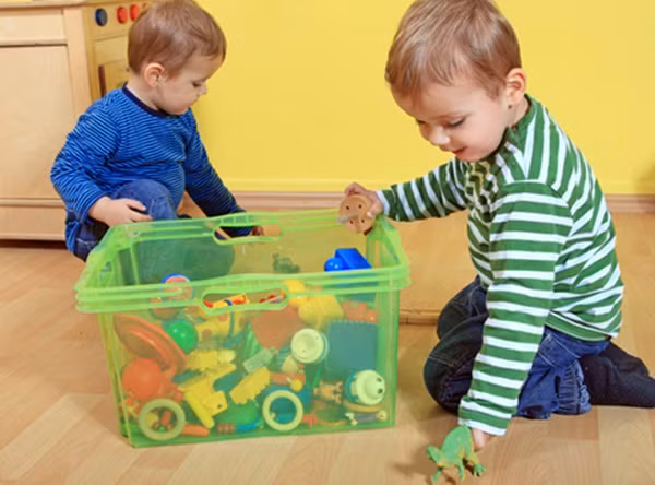 Cha mẹ hãy để cho trẻ được bày bừa nhưng phải có trật tự. Ảnh minh họa.