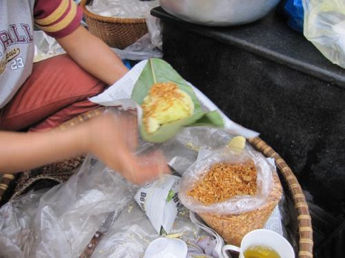Nhiễm độc chì vì dùng giấy báo đựng thức ăn