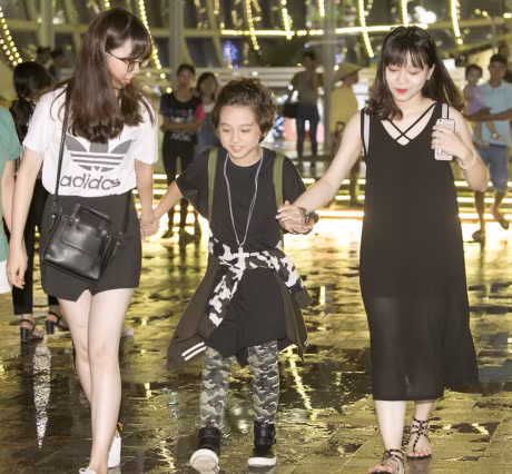 Gia Khiem duoc hai chi gai ho tong di bieu dien - Anh 7