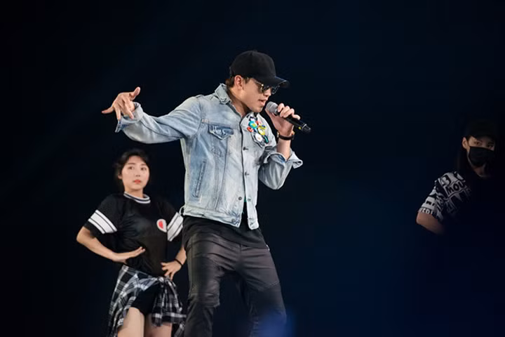 Thí sinh Hoa hậu Việt Nam cùng Bi Rain khuấy động NTĐ Phú Thọ lúc nửa đêm