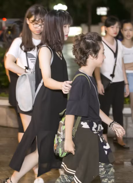 Gia Khiem duoc hai chi gai ho tong di bieu dien - Anh 8