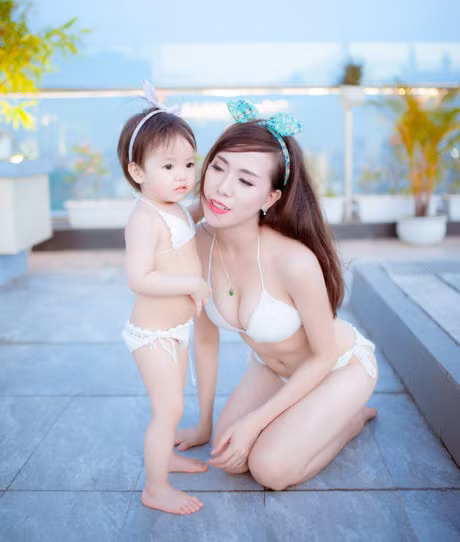 Hot girl Mai Tho khoe dang non na ben con gai - Anh 16